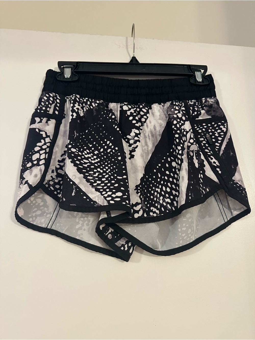 lululemon tracker shorts black and white static mist